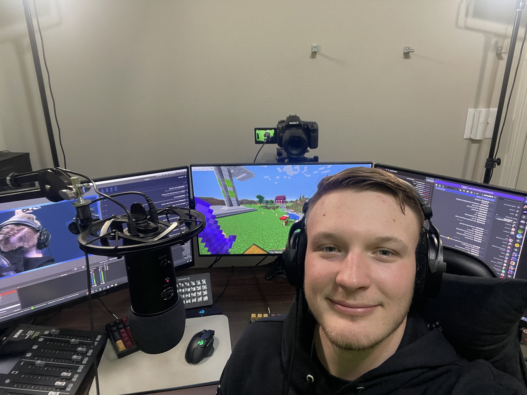 Awesamdude On Twitter: &quot;#Awesamtwtselfieday Taken Live On Stream Just Now.  Shoutout Chat For Reminding Me!! Also Enjoy The Setup Reveal.  Https://T.co/Rgjaawgyou&quot; / Twitter