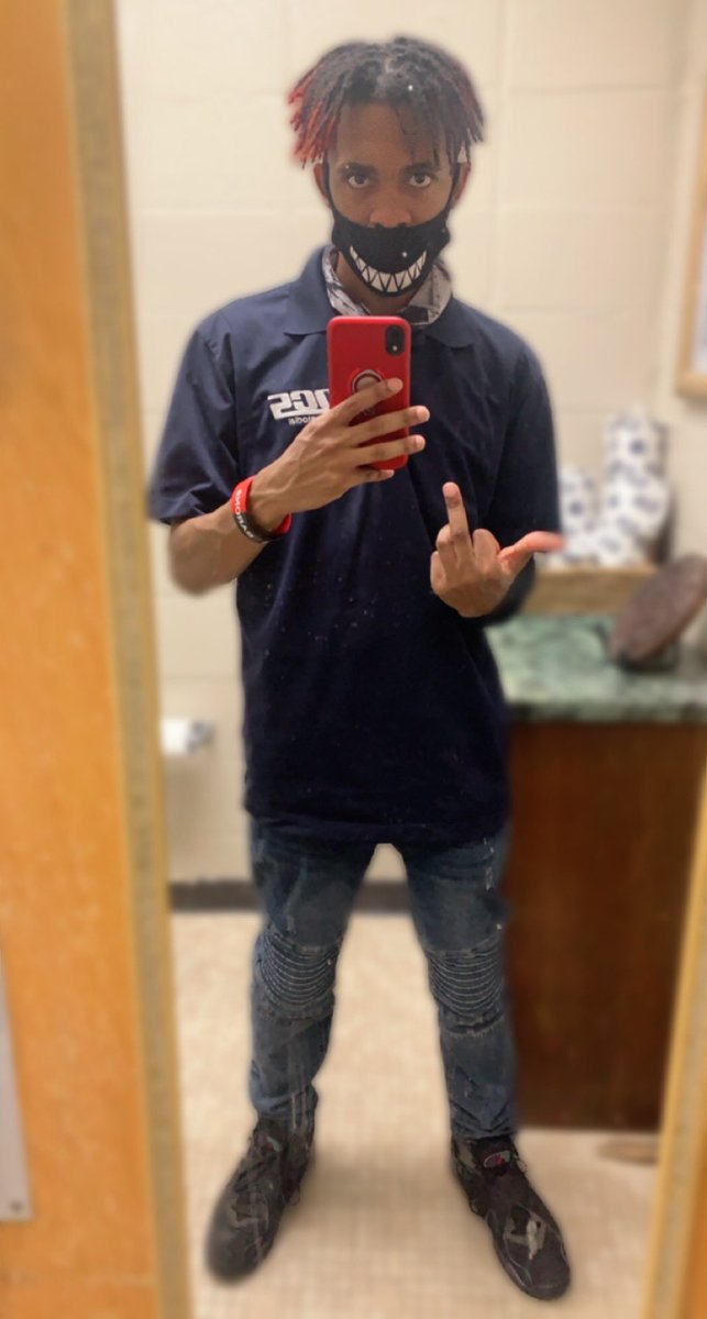Xueuv's tweet photo. #WorkVibes 

#IWannaGoHome https://t.co/hDJ5DLVrg7