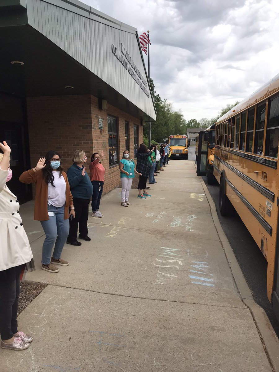 RobBohanek's tweet photo. Three years ago we started a tradition of waving goodbye to our students the last day before breaks and at the end of the year. Today meant more to all us @D59Ridge and @CCSD59 for the resilience of staff and students! Have a great break students and staff! #D59Learns #D59Cares https://t.co/2sFpSnBUGd