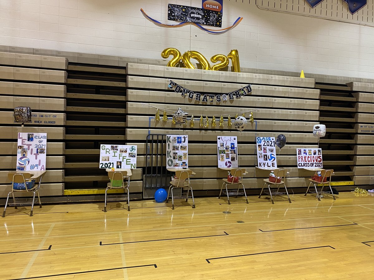 Celebrating our coed 🏐 seniors at their “blue and white” scrimmage today! Best wishes to our seniors, we will miss you!!