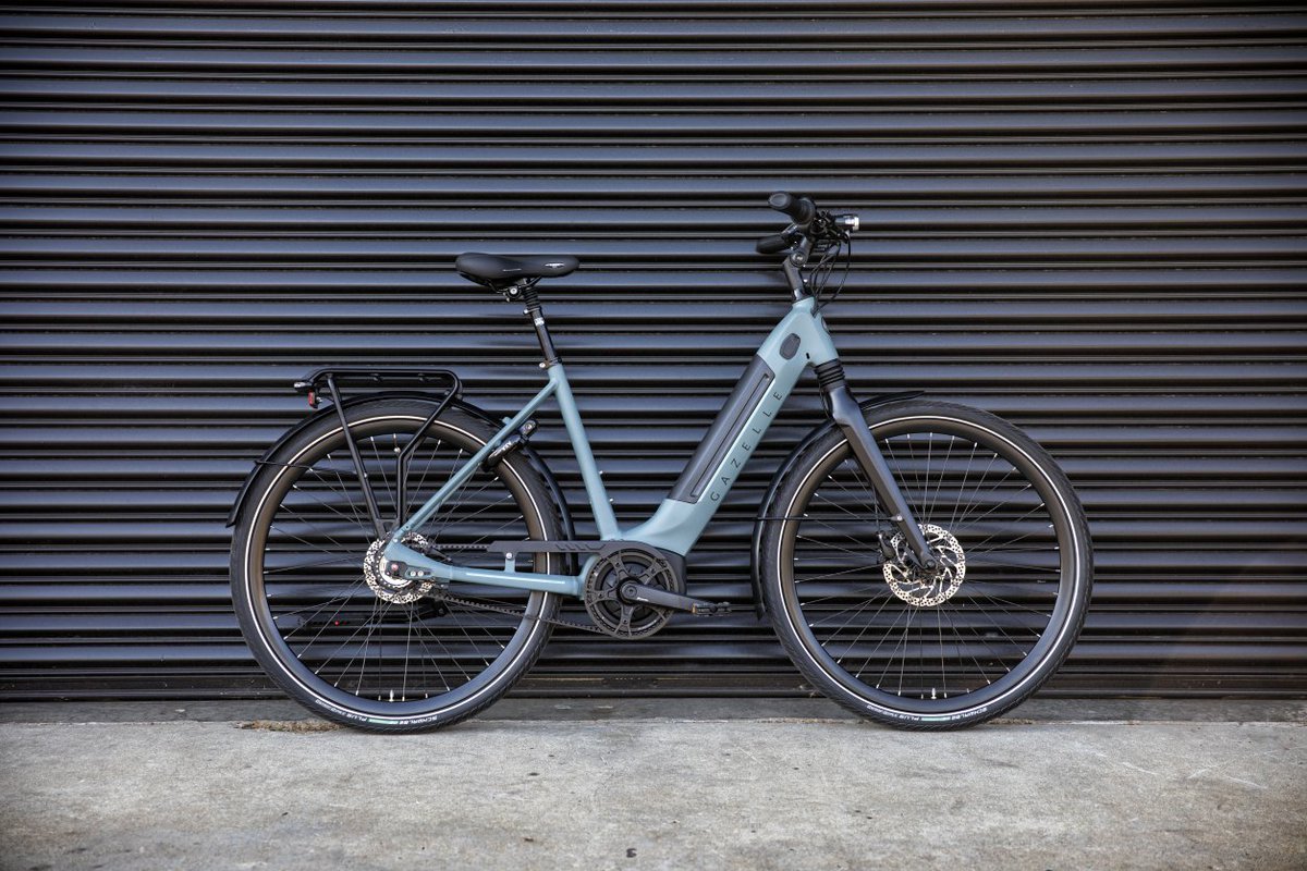 InfoCitecycles's tweet photo. Looking to reinvent your commute? Check out Men's Journal's top commuter e-bike picks including the Gazelle Ultimate C8! https://t.co/kLKuc6S6tE https://t.co/hoayDPlNNa