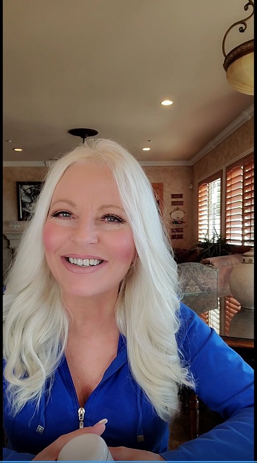 You guessed it! Another new cream review for Hygieia, this one is their Neck Firming and Lifting cream with 1% liposomal retinol and idebenone.
youtu.be/Ih2wn7un8_o 

#productreview #influencer #socialmediainfluencer #neckcream #SocialMedia #hygieia