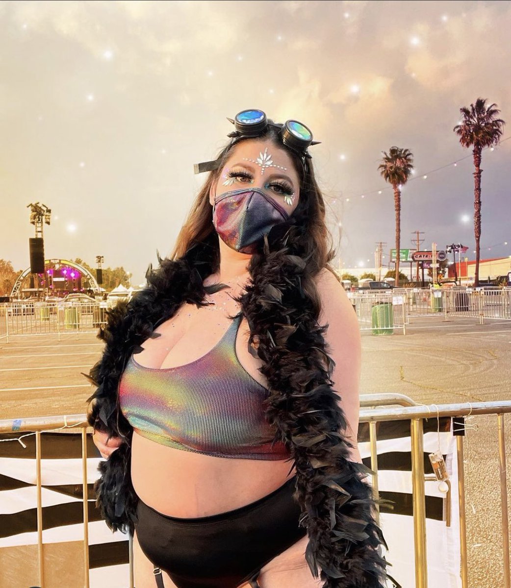 🤔😱💰 SHOULD BRANDS CHARGE MORE FOR PLUS SIZES? 

<a href="/MollyMF/">BassBunny 🐰✨</a> elaborates in this episode of BKE! <a href="/MollyMF/">BassBunny 🐰✨</a> also discusses what going to school for interior design is like, her experience working for DoorDash, and more! 🌈

Watch now⬇️
youtu.be/KrcTN3uesRA
