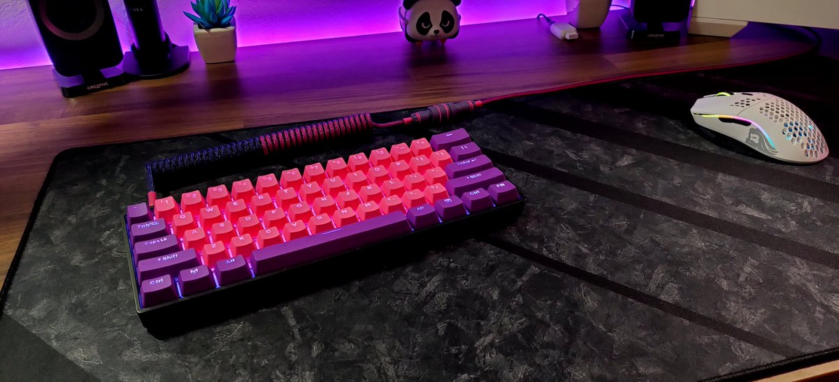 JoshTechgamer's tweet photo. Mix it up purple with pink. Matrix keycaps. And kalamity cable. Looks great on badseedtech desk pad @spacecables @MatrixKeyboards @CablesKalamity https://t.co/DP5pqjduKS