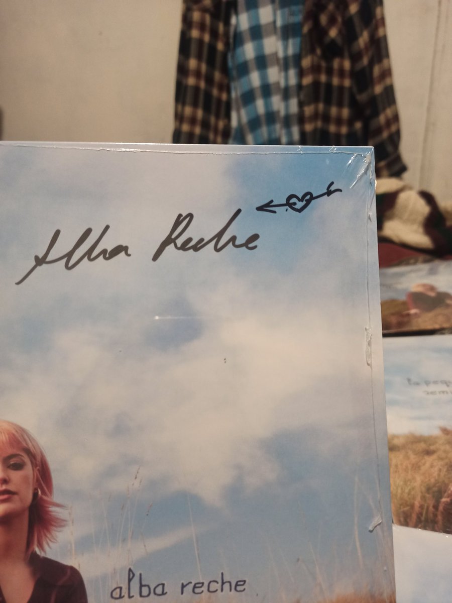 Ro_BlueMoon's tweet photo. Me acaban de llegar los Vinilos a CHILE 🇨🇱 y dios mío te amo Alba! !!! Ctmare y 9/10 vienen con dibujos es que me estoy muriendo de la emoción ! @_albxreche @RecheRafi #VinylLPD @AlbaRecheNation https://t.co/HuzRFdO0PB