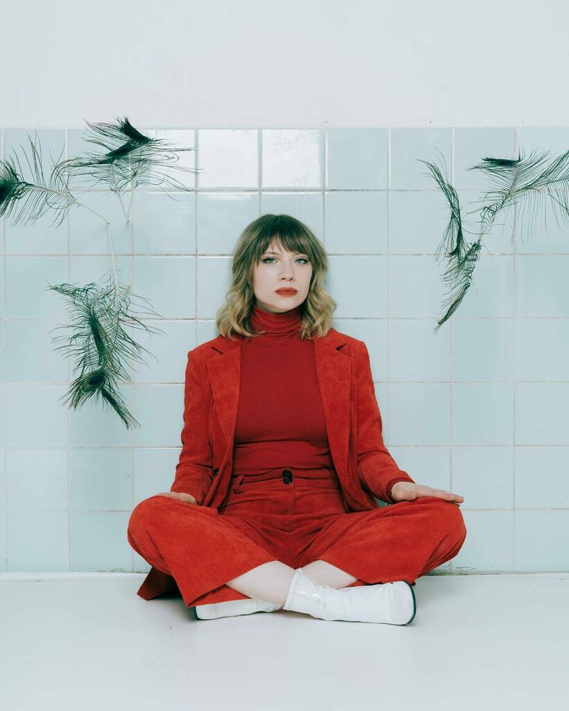 📸 by @rockthatmood , assisted by @florencebeschmusic ❤️🌶🍒☎️ instagr.am/p/CPYxP8PHAMS/