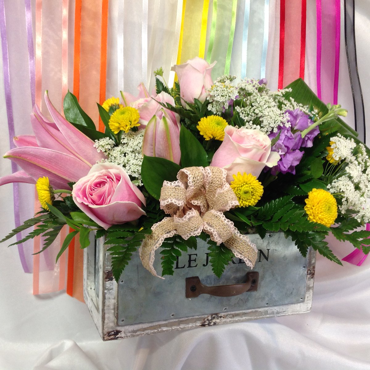 roses_just's tweet photo. have great customer service skills give us a call at 509-783-2223 or stop in at our Kennewick location, 5428 W Clearwater Ave. Bi-lingual in Spanish would be beneficial.

#justrosesflowersandmore  #tricities #florist #floraldesign #job #floraljob #parttimeflorist #partimejob https://t.co/Wq1GR0T4Ww