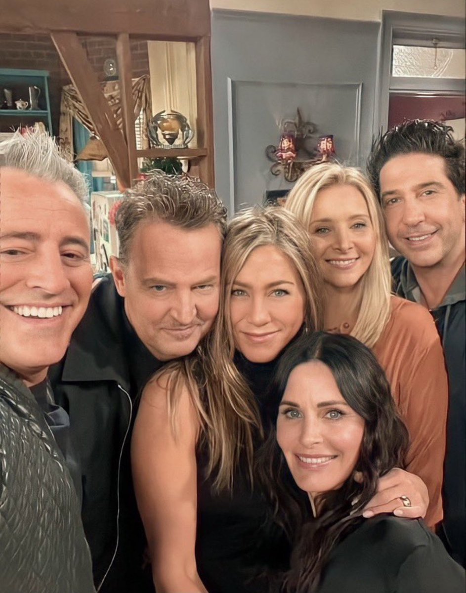 Fifirulesforeva's tweet photo. Much better than I expected. #friends #FriendsReunion https://t.co/Y8HBXV6Dju