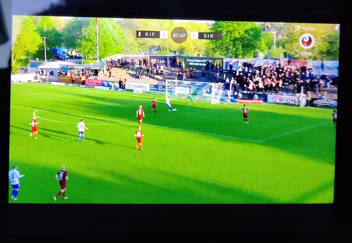Gustavpors1's tweet photo. Jeg minder lige om, at hvis Drost scorede her, ville @KoldingIF overleve i #1div 😐 https://t.co/jPiCEAIrIy