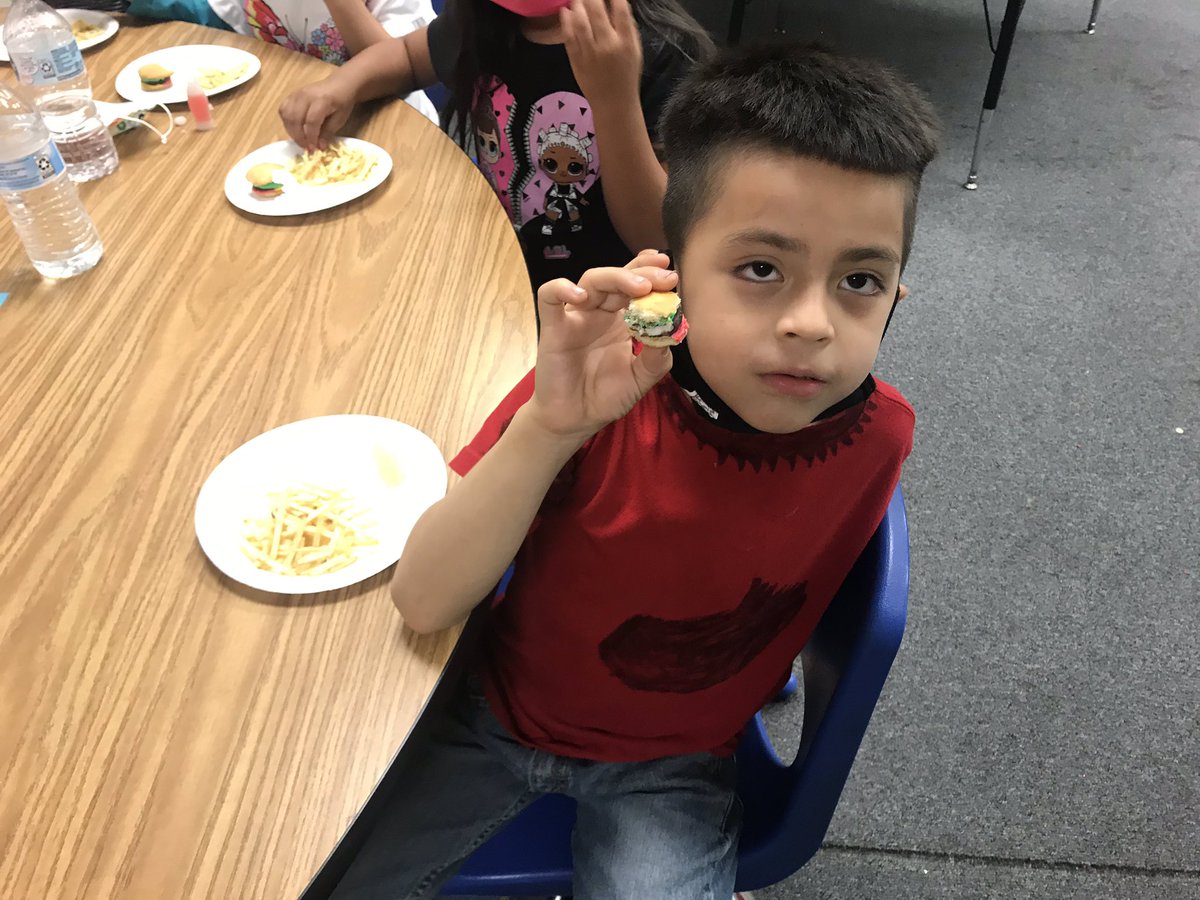 35 years of BURGER BITES, and the kinders did not disappoint! They loved our mini BBQ!🍔🍟🥤#burgerbites #frenchfries #niklnips #bbq #preciousfaces <a href="/AshliCrosby20/">Ashli Crosby</a> <a href="/KelsieOlivares3/">Kelsie Olivares</a> <a href="/GlyndaleElemen1/">Glyndale Elementary</a>