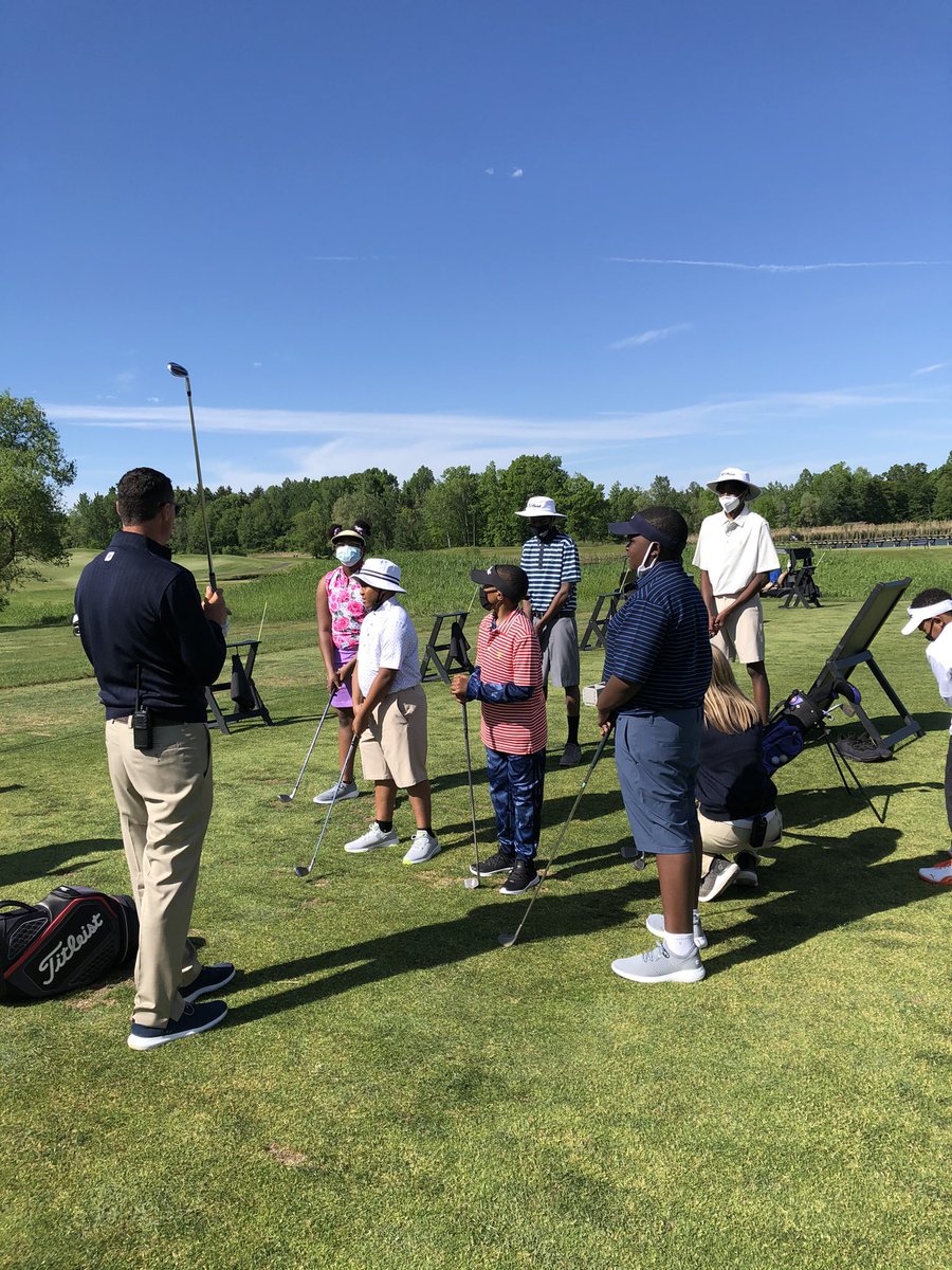 VictorBoysGolf1's tweet photo. What an awesome first day with the Boys and Girls Club of Rochester! We are beyond grateful to partner with Cobblestone CC to provide some golf opportunities to their youth members! Proud to have @VictorGirlsGolf involved as well! @TU4Community https://t.co/4atjLcXaAT