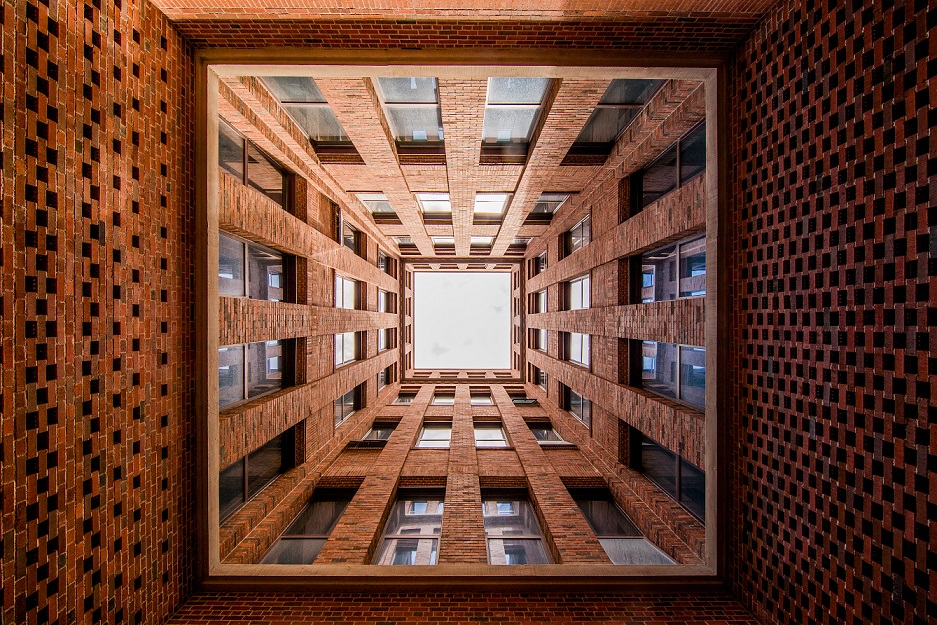 ZJU_China's tweet photo. "Once you have tasted the taste of sky, you will forever look up." – Leonardo da Vinci

Photo: @ZIBS_edu 
#zhejianguniversity #zju #ZJUCampus #campusbuilding https://t.co/4UkwwDcmKF