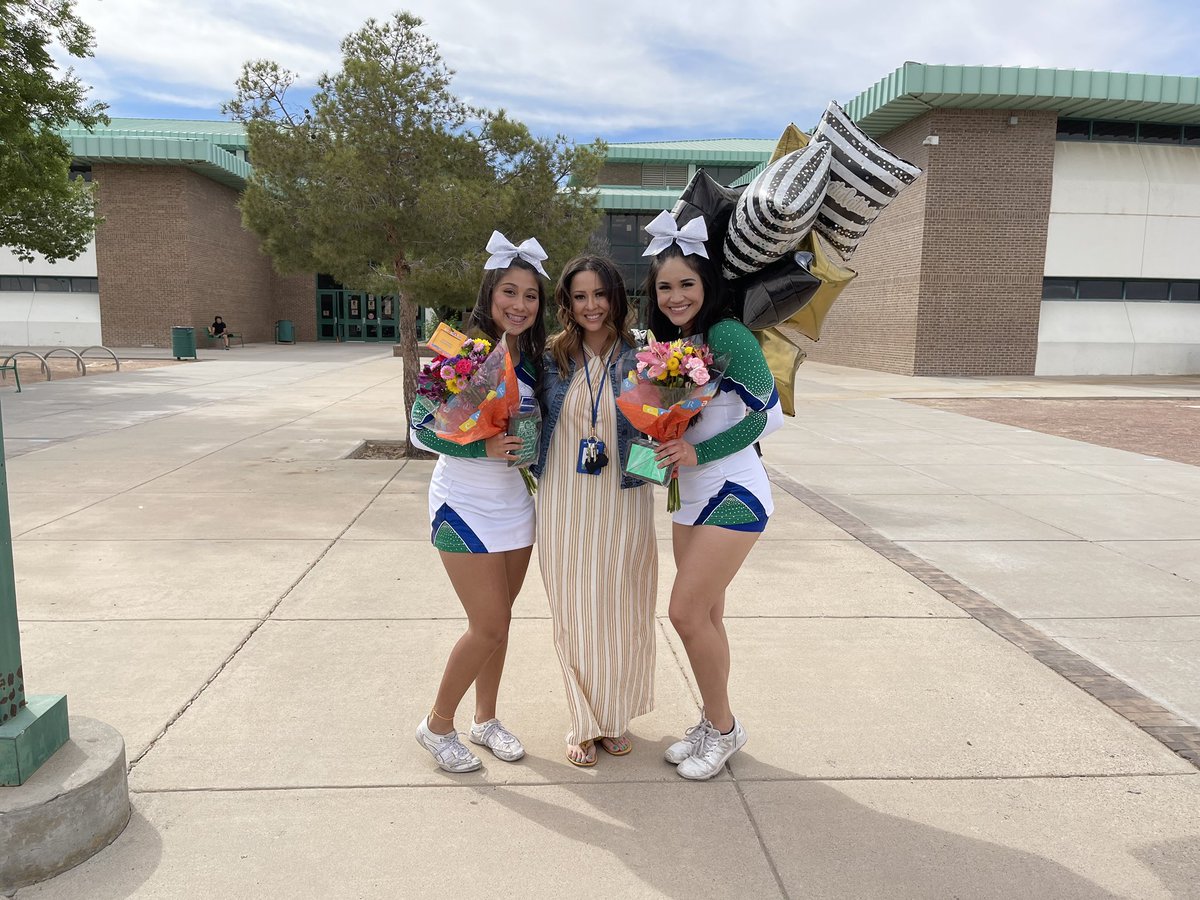 @MontwoodHSCheer tweet media