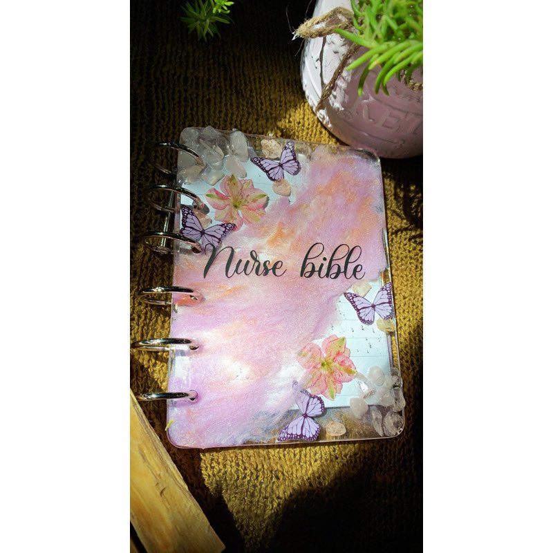 _xakhsurinx_'s tweet photo. Follow @craftytrays for all your custom resin items and gift ideas 😍✨ https://t.co/hSdpj5iUMm