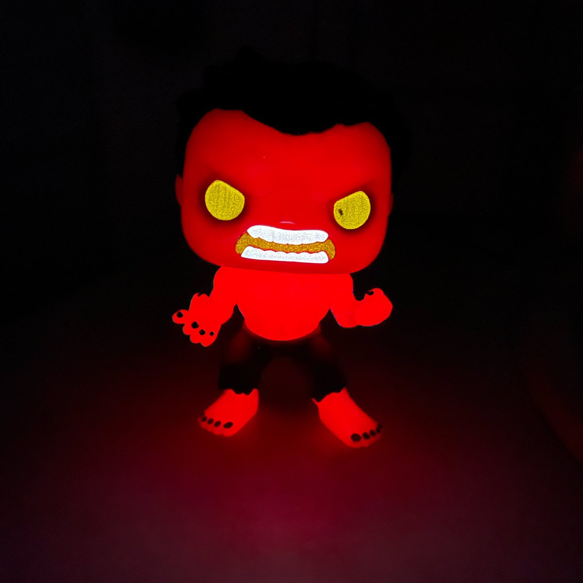 PPophunter's tweet photo. This glow is fucking bad ass man!!!! BRAVO @funko BRAVO !!!👏👏👏👏 I love everything about this pop!!!🔥🔥🔥🔥🔥🔥🔥 #glowlife #glowboys #whatyouknowabouthat #marvel #hulksmash #hulk #redhulk #marvelfunko #funkochase #funaticofthemonth #hottopicexclusive #myfunkostory https://t.co/UDOSjVAM6u