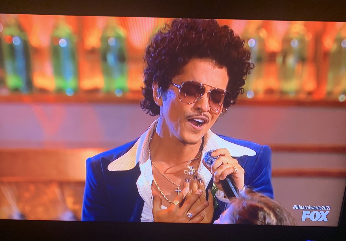 agbfalling's tweet image. Who is this girl and how do I get her job #iHeartAwards2021