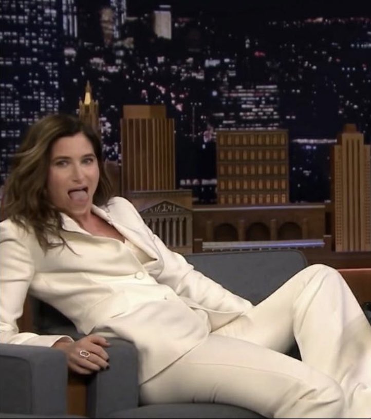 weiszhahn's tweet photo. 𖥻 kathryn hahn as cats! — a thread https://t.co/LbELCAzWWn