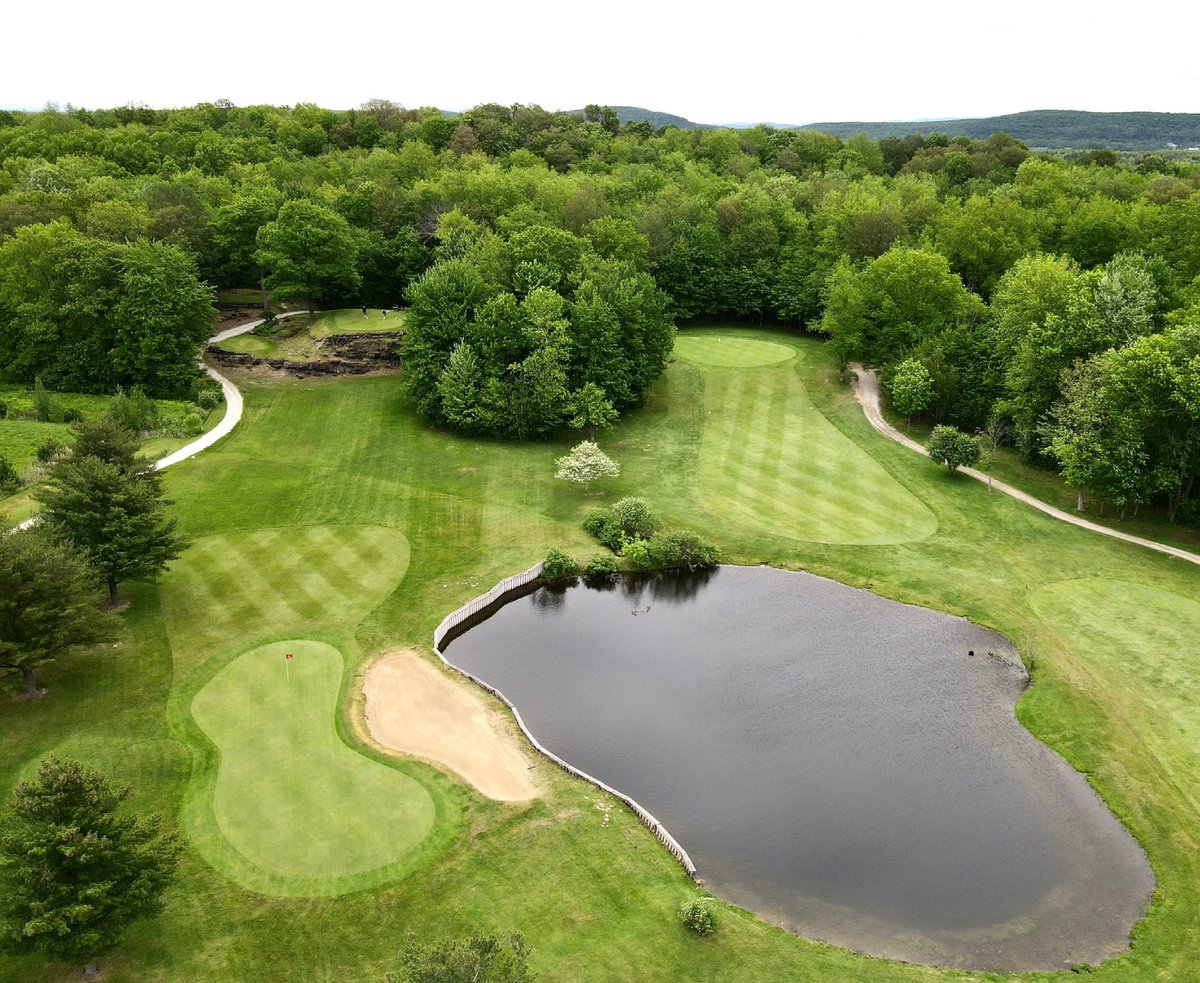 edcolemangolf's tweet photo. Always great returning home to Champlain Country Club and catching up with @ctsaylor. Have a great holiday weekend. ⛳️🇺🇸
.
#vt #vermont #golf #golfclub #turf #vtgcsa #Swanton #home https://t.co/BkKOGpiubu