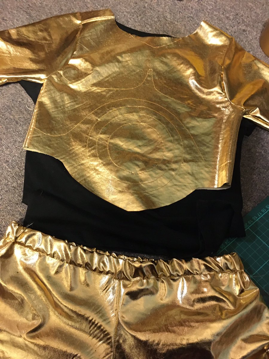 MoataTamaira's tweet photo. Progress update: If these sleeves don’t fit I will scream until I faint. #C3PNO https://t.co/Vw2qIpGpqL