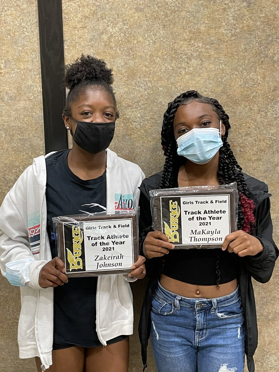 Great time celebrating our team tonight. Just a few pictures of our seniors and our award winners. 
Track Athletes of the Year - Zee Johnson &amp; MaKayla Thompson
Field Athletes of the Year - Alyssa Peoples &amp; Alyssa Thorson
Newcomers of the Year - Anna Caniglia &amp; Hannah Anderson