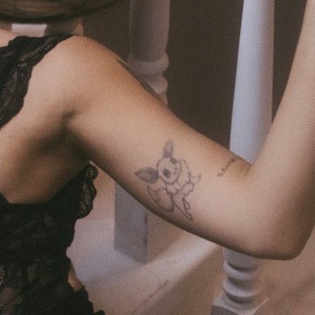 La razón por la que Ariana Grande se ha tapado los tatuajes que tiene que  ver con un nuevo proyecto - Tus artistas - MegaStarFM