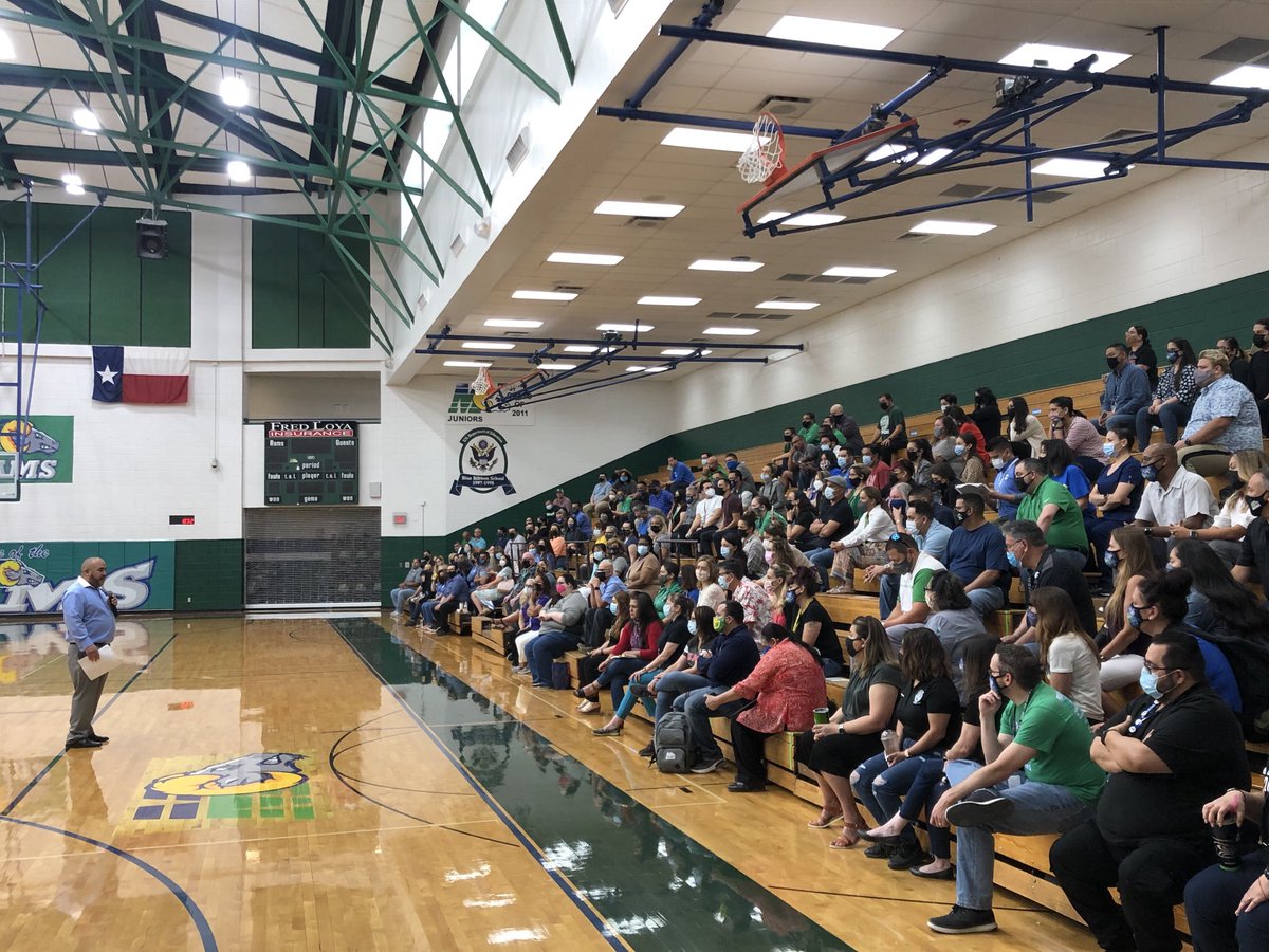 L Alexander (@lalexander_mhs) on Twitter photo Montwood’s fearless leader celebrates amazing teachers believing in every student through a challenging year <a href="/MontwoodHS/">David Herrera</a> #earnyourhorns #TeamSISD Montwood’s fearless leader celebrates amazing teachers believing in every student through a challenging year <a href="/MontwoodHS/">David Herrera</a> #earnyourhorns #TeamSISD