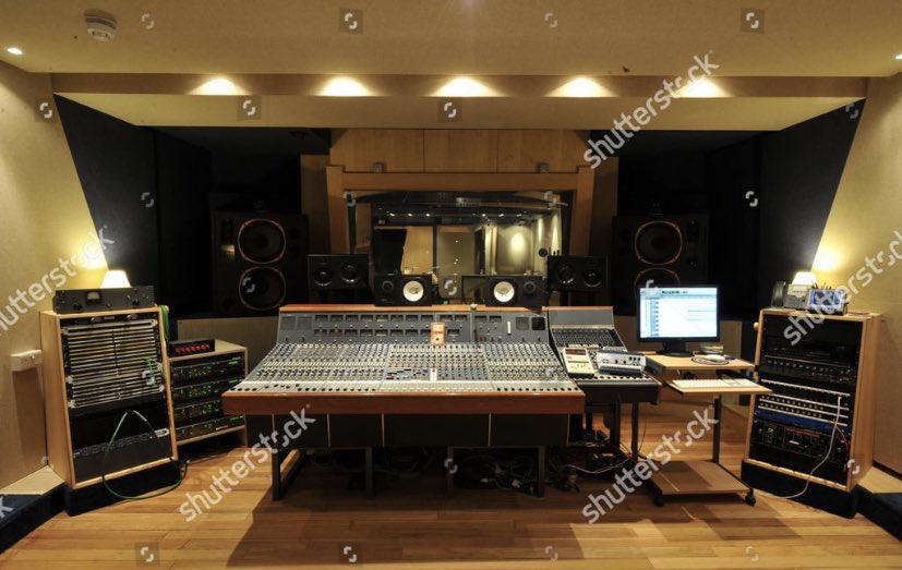 cowboylikebenjy's tweet image. HELPIANA IT IS A GREEN SCREEN… TAYLOR SWIFT WHEN I CATCH YOU 😭😭😭