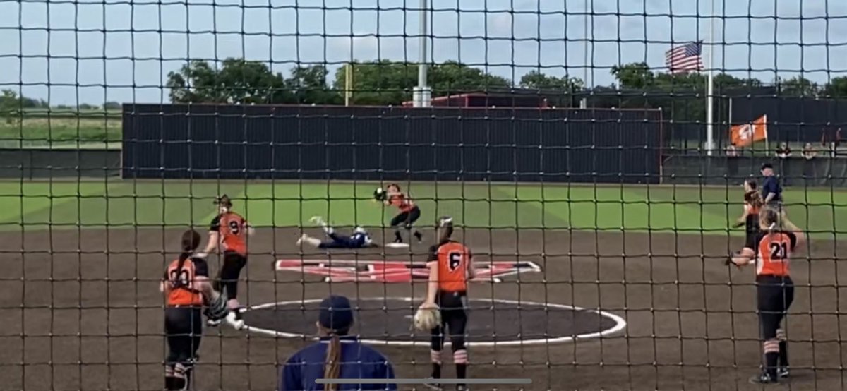 nathanrod0124's tweet photo. @BHSsoftball Got to get a better angle🤣 https://t.co/ve9V7RPtC0