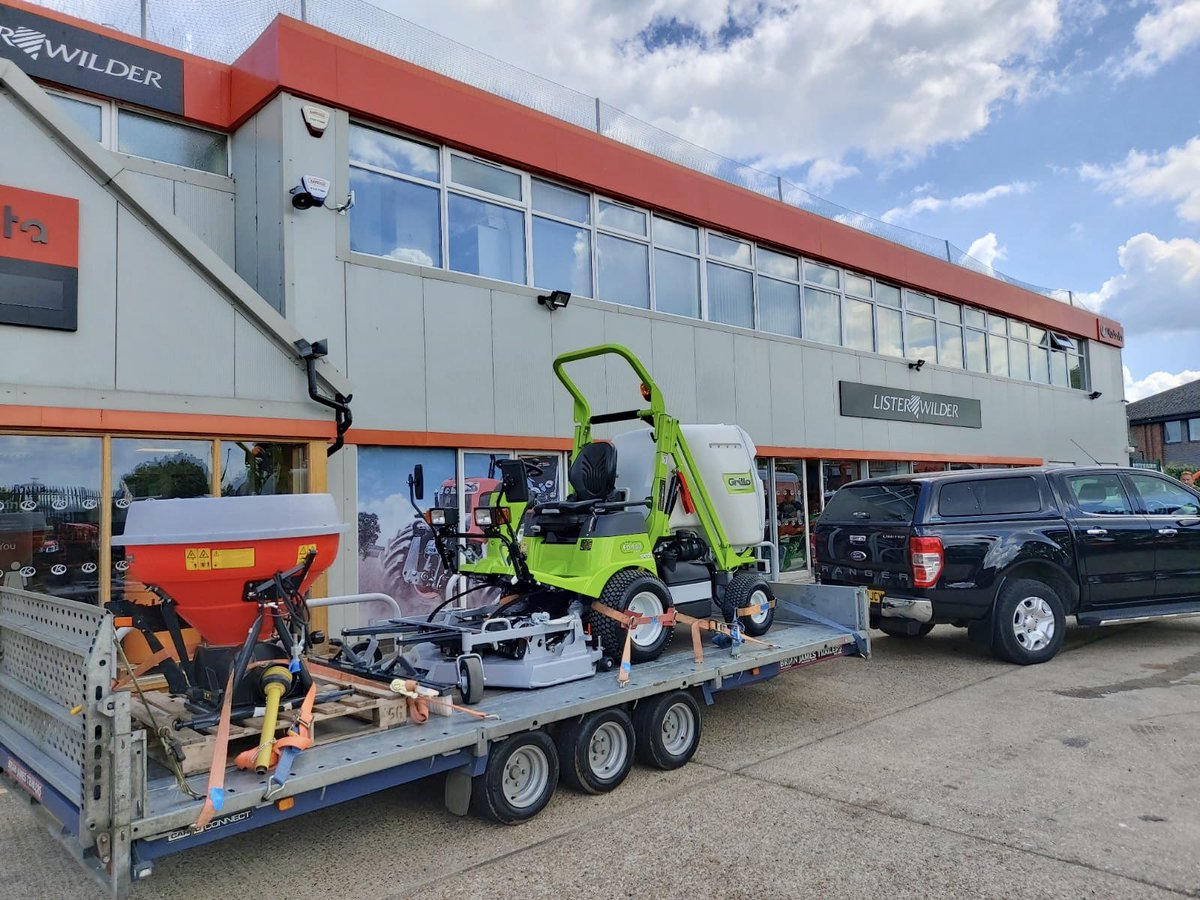OLIVERGERRISH1's tweet photo. Got to love delivery days, more new signings for CPFC and it was a pleasure to put the Grillo straight into action. 💪 #grillo #mowers #Listerwilder #orangeoli https://t.co/aq5tHznNp2