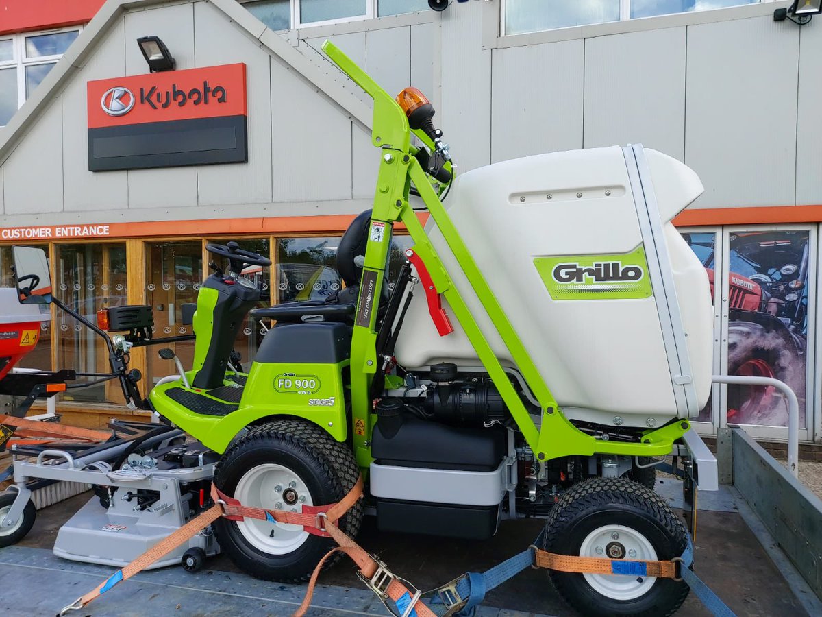 OLIVERGERRISH1's tweet photo. Got to love delivery days, more new signings for CPFC and it was a pleasure to put the Grillo straight into action. 💪 #grillo #mowers #Listerwilder #orangeoli https://t.co/aq5tHznNp2