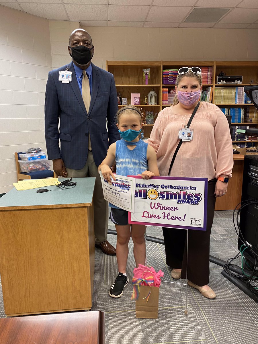 inmaneagles's tweet photo. The Mahaffey Orthodontics All Smiles Award is presented to a 4th &amp; 5th grade student who has an exceptional attitude.  Mahaffey Orthodontics has provided a $100 Amazon Gift Card, magnet, bumper sticker and yard sign.  Nicole Dougherty was presented the award today during ETV. 😁 https://t.co/lZGaONkj39