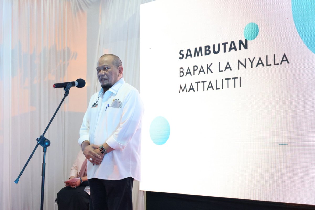 LANYALLAACADEMY's tweet photo. Rajin Turun ke Daerah, Plt Gubernur Sulsel Puji Ketua DPD RI
Ketua DPD RI, AA LaNyalla Mahmud Mattalitti, menghadiri jamuan makan malam dengan Plt Gubernur Sulawesi Selatan
#sulsel #makasar @andisudirman_s #pltgubernur #LaNyalla #DaridaerahuntukIndonesia https://t.co/uAqxiCjh4L