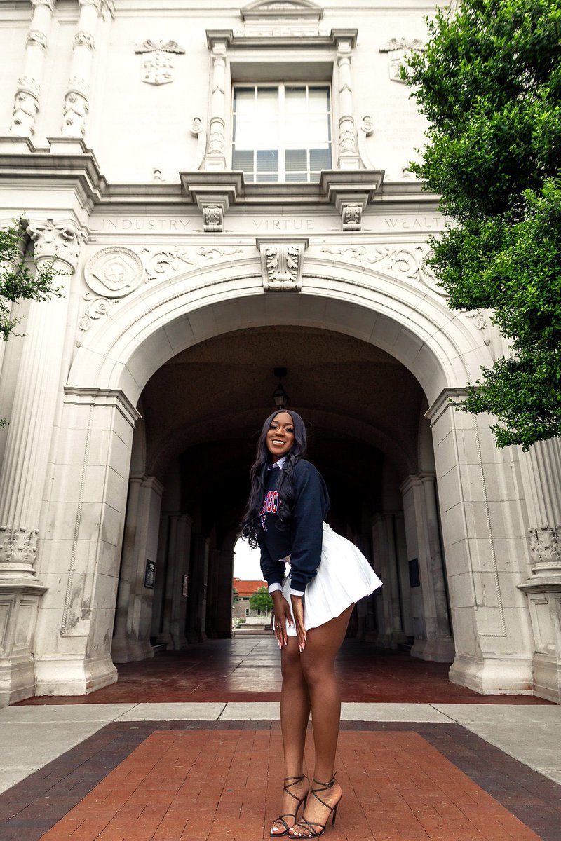 _Ugochiii's tweet photo. “It always seems impossible until it’s done.” - Nelson Mandela 

Every end has a new beginning, and I’m just getting started. #Wreckem ❤️🖤 

B.S in Human Sciences 

PharmD loading...... 📚 https://t.co/mMxFIabbX1