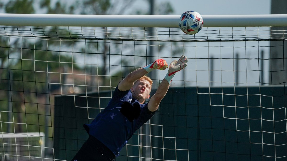 Back between the sticks 🙏🏻