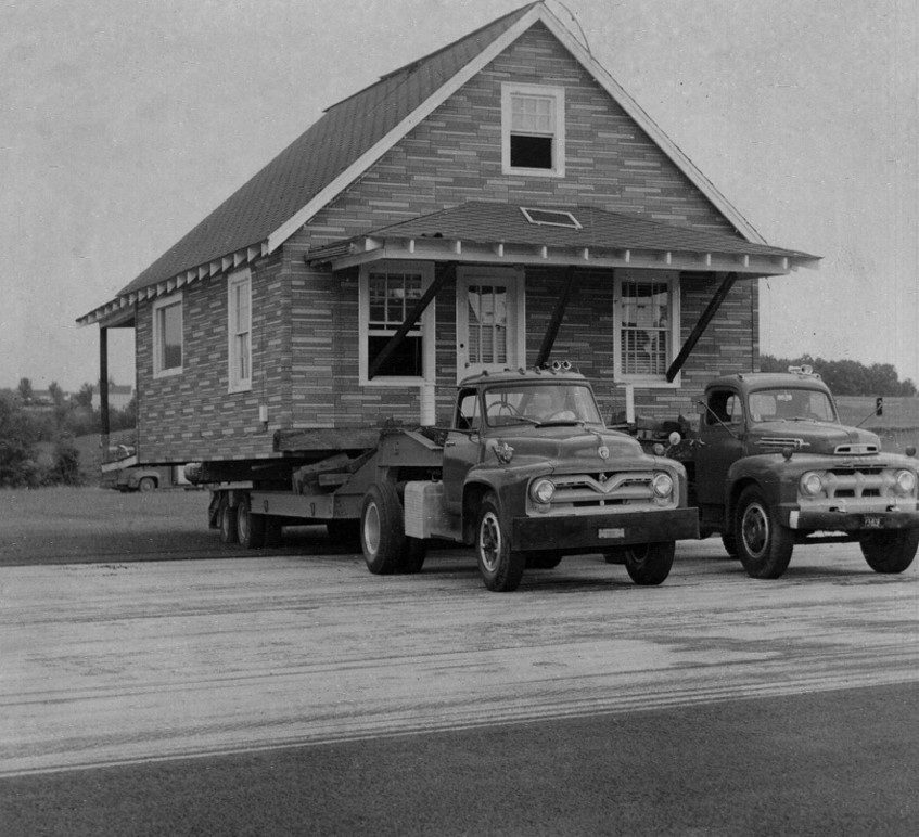 FlyLYH's tweet photo. [Pt.2]  in approximately 15 minutes between Piedmont Airlines flights. The house is one of several that the city purchased to clear air rights-of-way for the airport. (Source: News and Advance). https://t.co/AXdnUJXqJJ