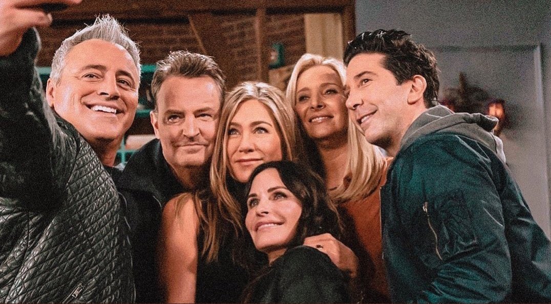 giulialamber's tweet photo. #FriendsReunion https://t.co/WAkFHvpwLm