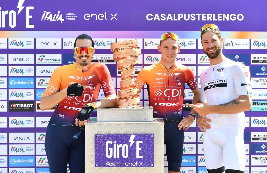 FLYCyclingTeam's tweet photo. Stage 18 of #GiroE 🧡 🍾
-
#FlyCyclingTeam
#FlyCyclingTeamCdi
#FlyTeam
#CentroDiagnosticoItaliano
#CdiPerLoSport
#CDIperlaprevenzione
#rhthelookofsport
#rhpeople
#zerorh
#LookCycle
#LookClubItaly
#RideYourDream https://t.co/S1KyOi1f2u