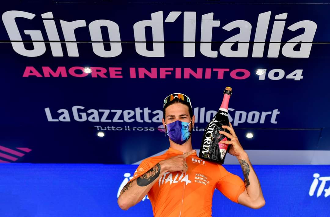 FLYCyclingTeam's tweet photo. Stage 18 of #GiroE 🧡 🍾
-
#FlyCyclingTeam
#FlyCyclingTeamCdi
#FlyTeam
#CentroDiagnosticoItaliano
#CdiPerLoSport
#CDIperlaprevenzione
#rhthelookofsport
#rhpeople
#zerorh
#LookCycle
#LookClubItaly
#RideYourDream https://t.co/S1KyOi1f2u