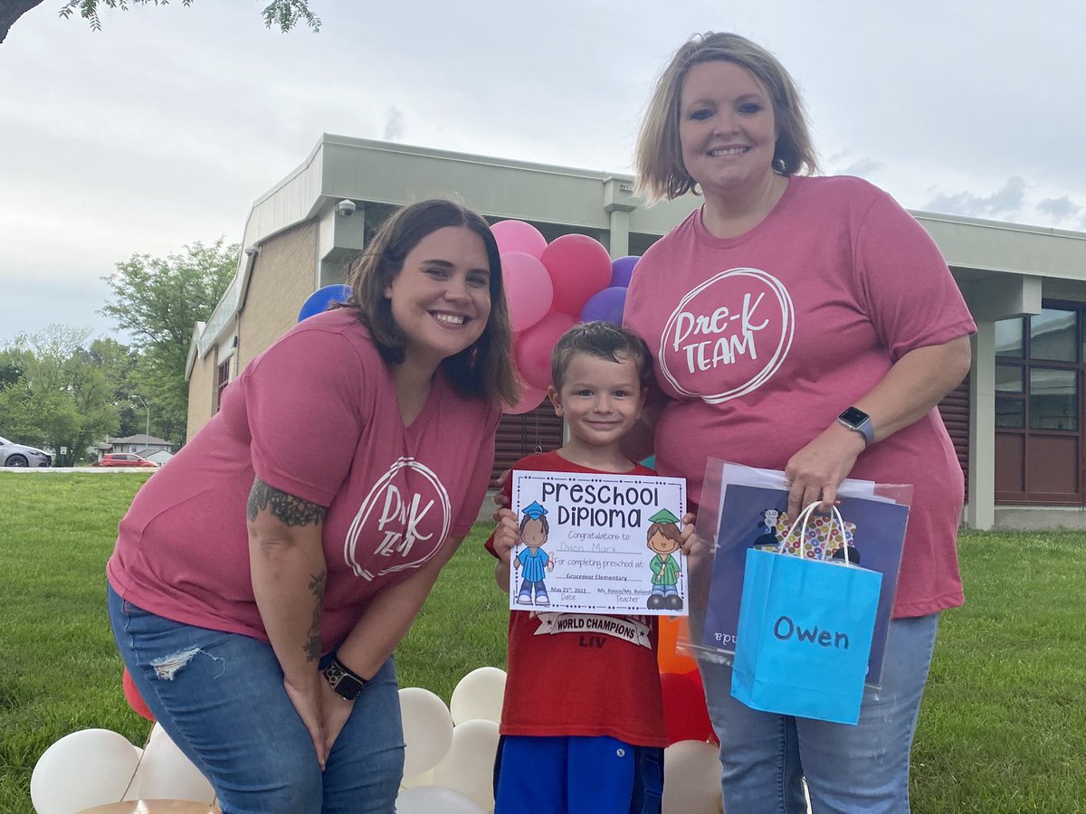 ChristinaMarx8's tweet photo. Officially a Pre-K Graduate 👨‍🎓 thank you to his amazing teachers this year!  @Sandrarasco2 @MRSANNIEROLAND Mrs.Ashley &amp; @jamasahuntley Thank you @GracemorNKC for all the wonderful memories https://t.co/By4BbvTJjl