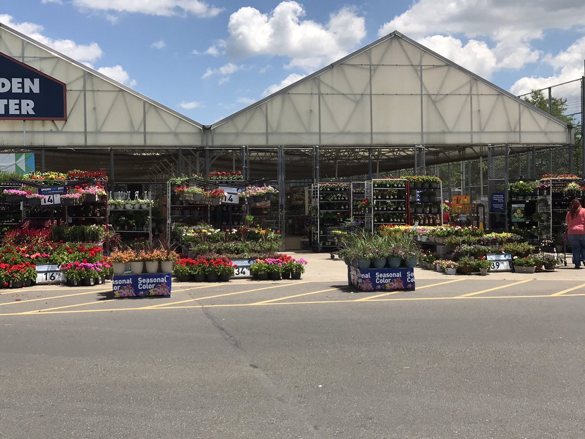 Stop in to Lowe’s of Howell NJ for some beautiful #annuals #perennials and #shrubs just in time for #MemorialDayWeekend #MemorialDay  #MDW #Lowes #plants #Summer2021 #Jerseyshore @PlantPartners