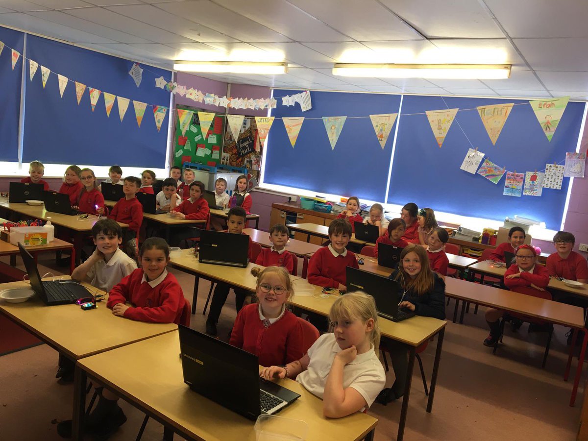 Ysgolbodalaw's tweet photo. Dosbarth Pryderi a Bendigeidfran yn mwynhau Gweithdy rhaglennu ‘Crumble’💻Diolch @Technocamps #wythnosSTEM https://t.co/ha6vA0x2Uw