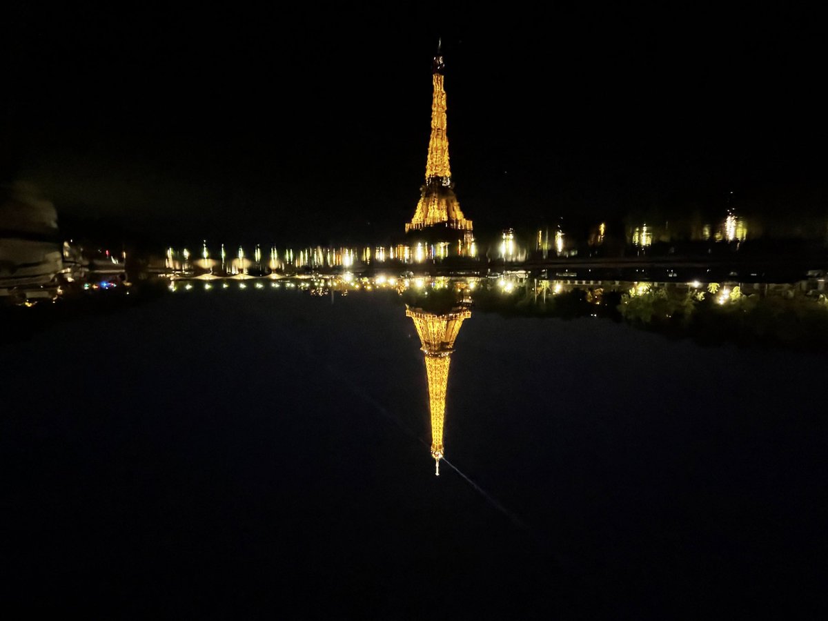 eiffelstower's tweet photo. what is real? https://t.co/vXMAJSozBG