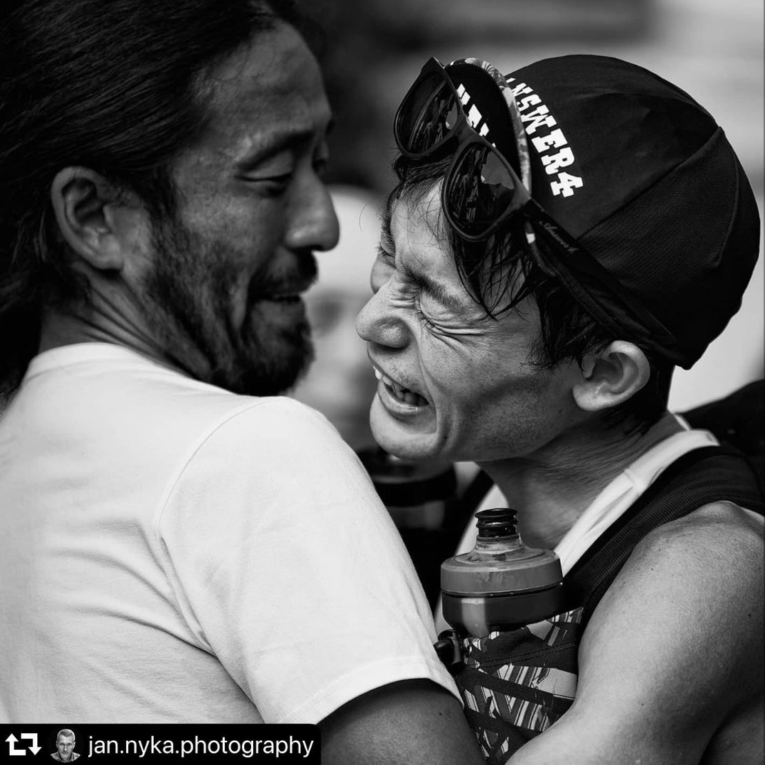 trail_story89's tweet photo. 海外のフォトグラファーがシェアしてくれたので、みんなにもシェアします。
#repost @jan.nyka.photography
・・・
Emotions run high! Finish Line of @utmbmontblanc 2019 #utmb #utmb19 #utmb2019 #utmbmontblanc #chamonix #trailrun #ultratrail #running #runtoinspire #masatoshiobara https://t.co/vzXsfIpqWs