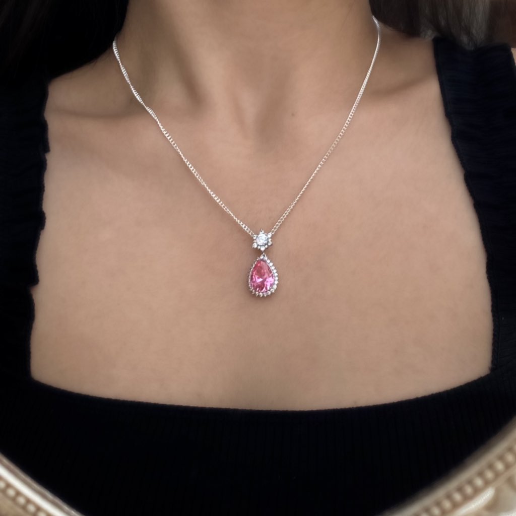 aureiprincess's tweet photo. Silver Princess Necklace 👸Available on Etsy now!! https://t.co/o5RPqaCJXm