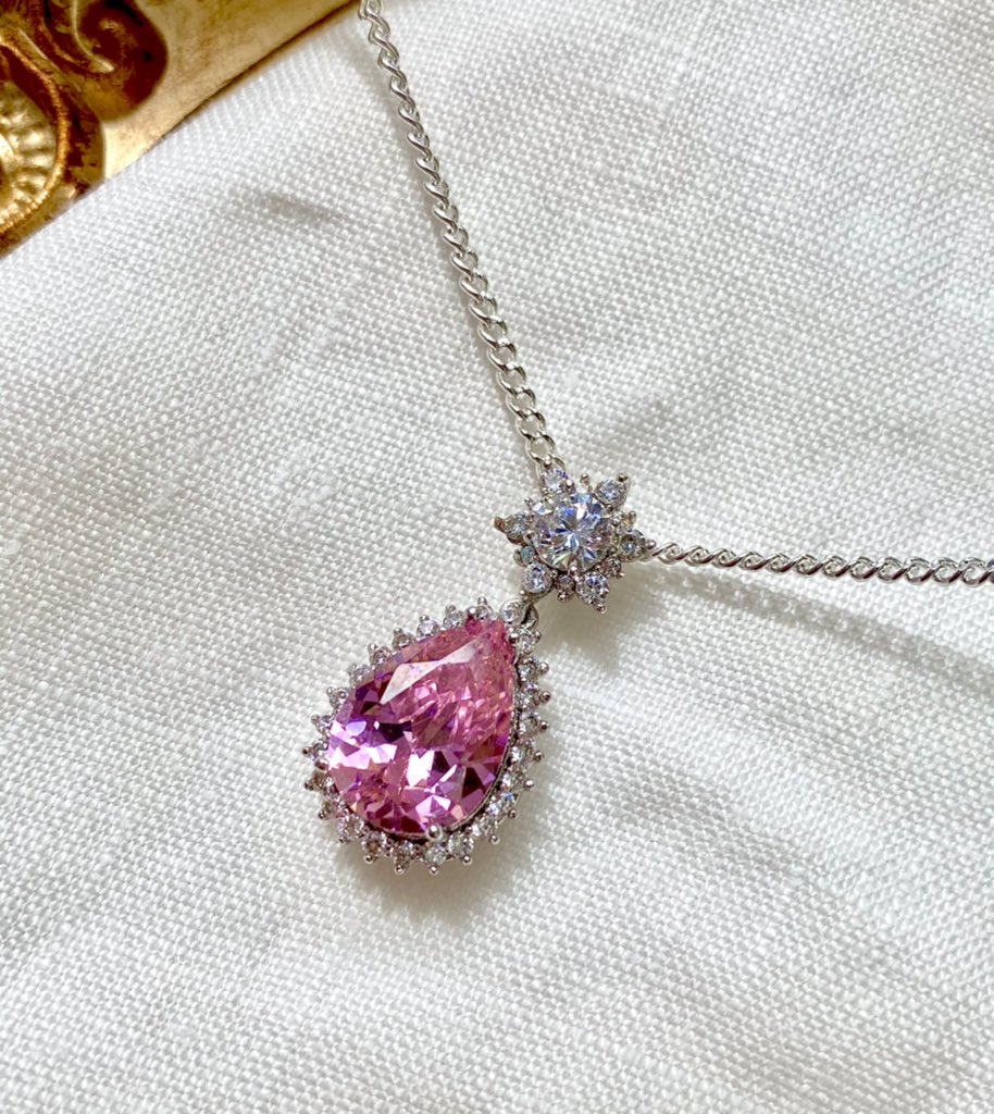 aureiprincess's tweet photo. Silver Princess Necklace 👸Available on Etsy now!! https://t.co/o5RPqaCJXm