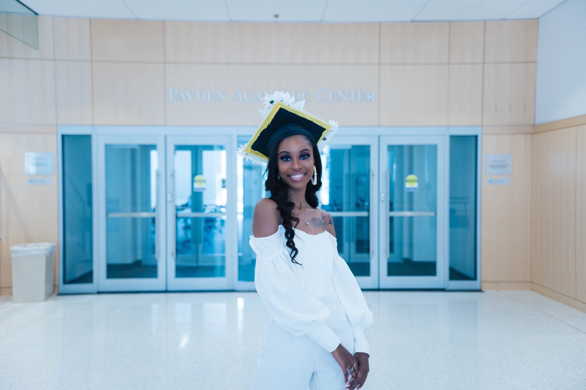 mochathxmodel's tweet photo. May 22, 2021 I graduated from Trinity Washington University magna cum laude!!💕💪🏾 https://t.co/s9fMmjXhNA