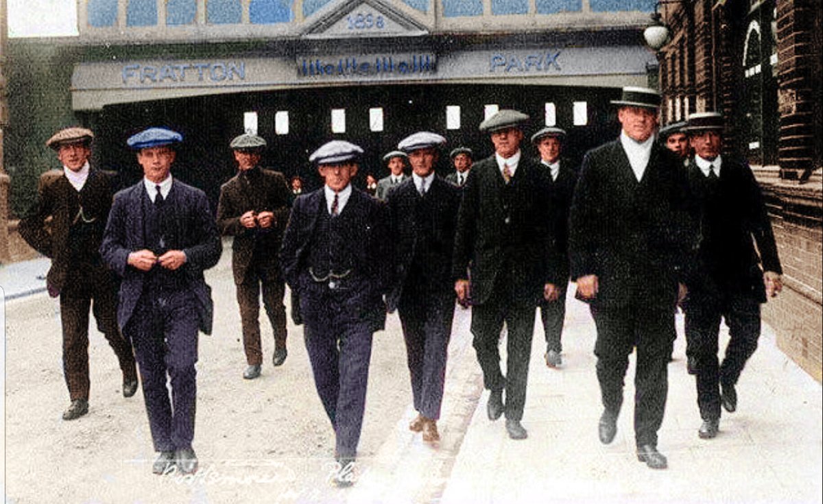 FOTOS HISTORICAS O CHULAS DE FUTBOL - Página 5 E2bGHq4XIAInqLe?format=jpg&name=medium