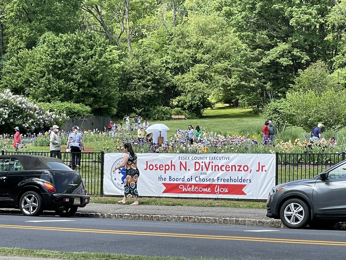 DaveCannon's tweet photo. @Joe_D_EssexExec  A great number of very senior citizens using walkers, canes, scooters or human support are required to walk up to 3/10ths of a mile from their parked cars near Mt. Hebron Rd. to enter Presby Iris Gardens. A second or center entrance would ease their trek. https://t.co/vDh2hPDsCA