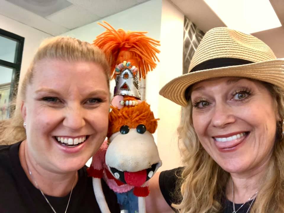 #ThrowbackThursday to playing with my cousins in Les’s hometown! They have an amazing fairy garden I played in with Sadie and Greg! Then I went to the Ballet School and okayed with a new friend Daisy! I love my family so much I can’t wait to go back for more hugs!