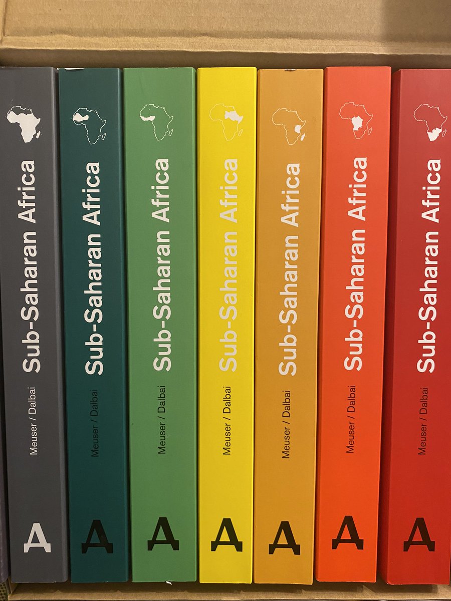 McZinsou's tweet photo. Coup de ❤️❤️❤️ pour un livre exceptionnel : Architectural Guide - sub-Saharan Africa ! 7 tomes sur toutes les architectures du continent. Pays par pays, bâtiments historiques ou contemporains, rien n’échappe aux auteurs. Un livre à lire absolument !!! 
#africanow https://t.co/iwkwTc3Rp3